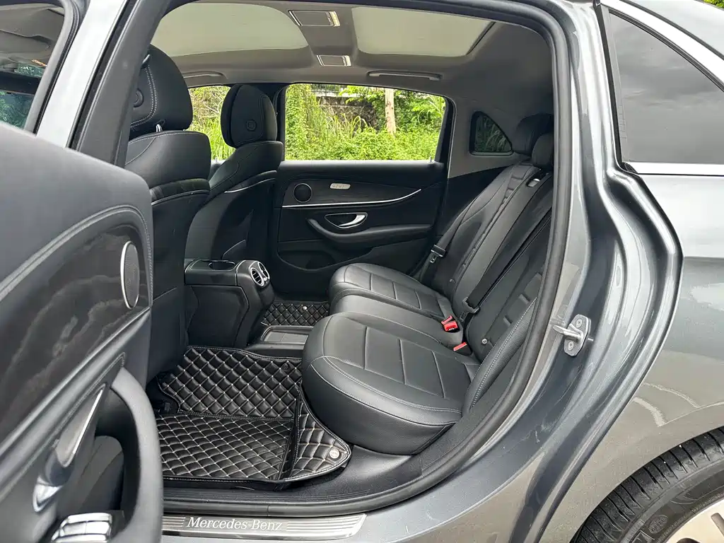 Mercedes-Benz E-Class — миниатюра 11