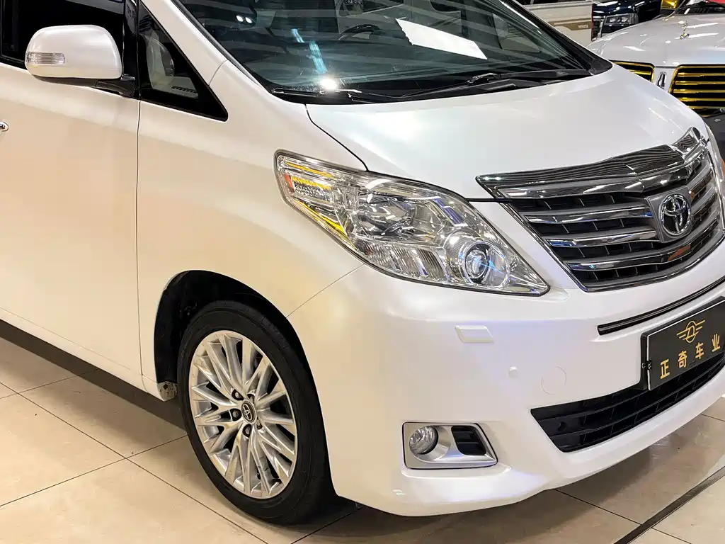 Toyota Alphard — миниатюра 6