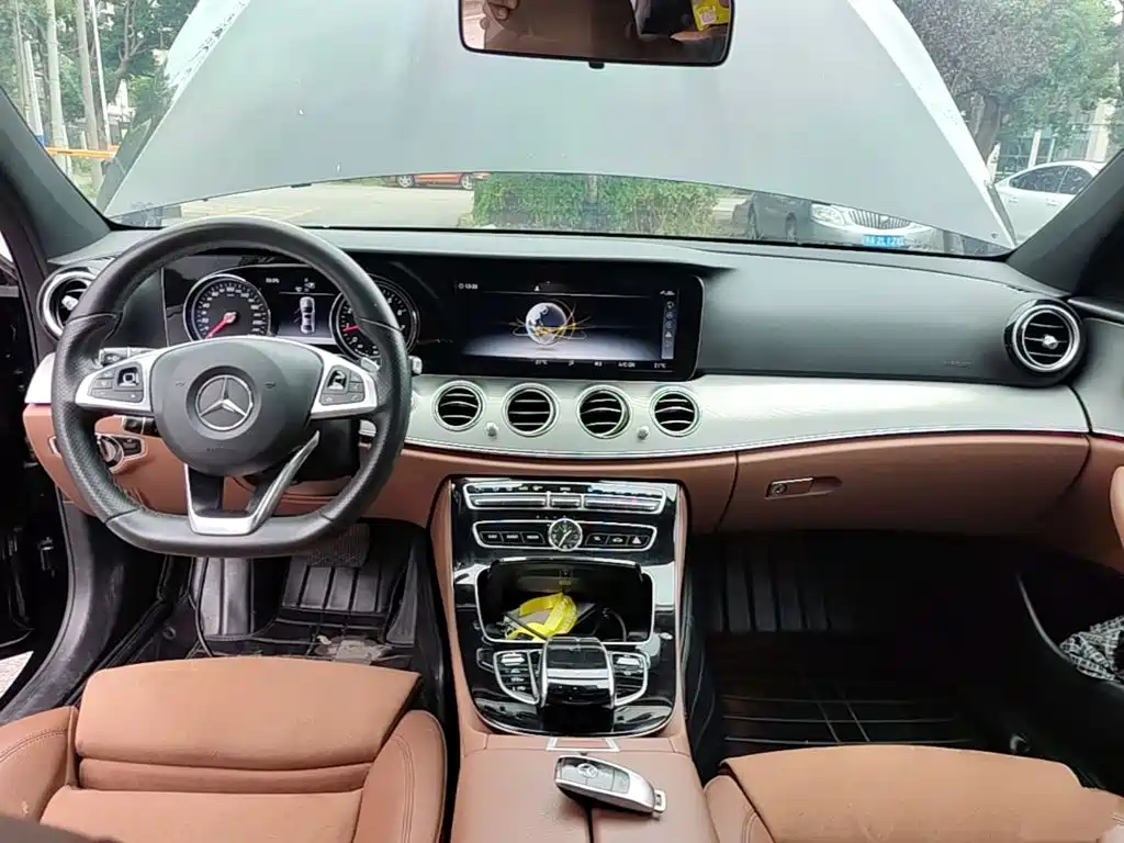 Mercedes-Benz E-Class — миниатюра 10