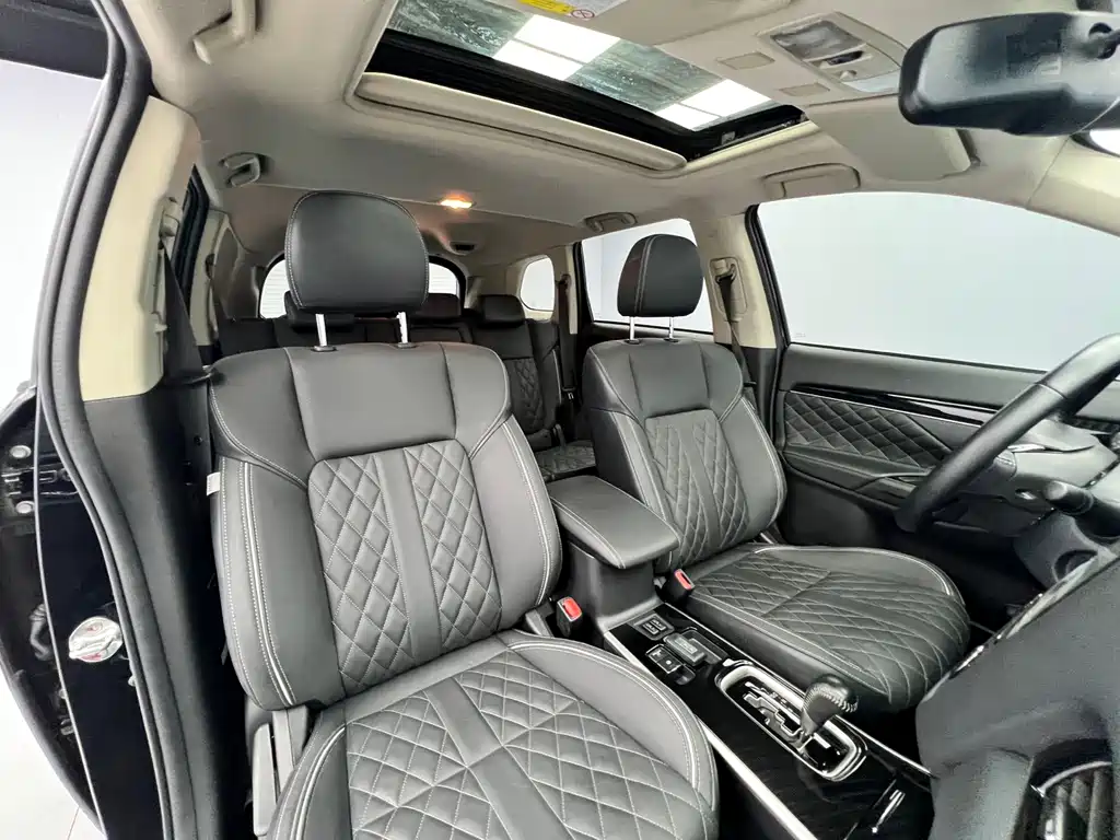 Mitsubishi Outlander — миниатюра 13