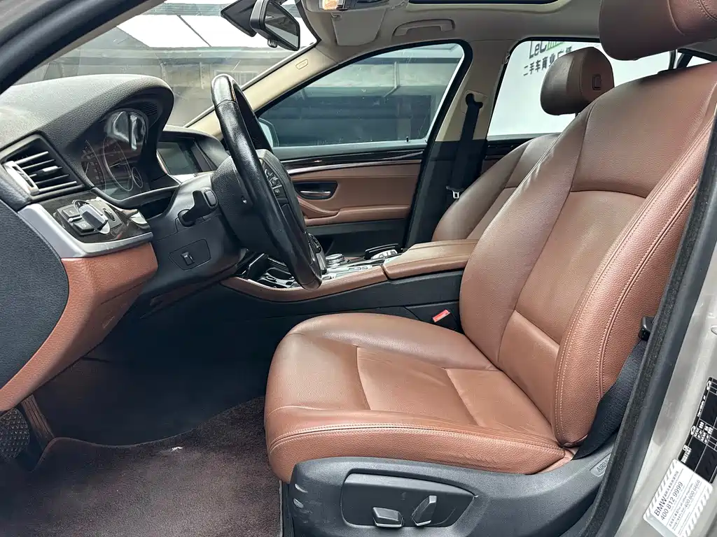 BMW 5 Series — миниатюра 7