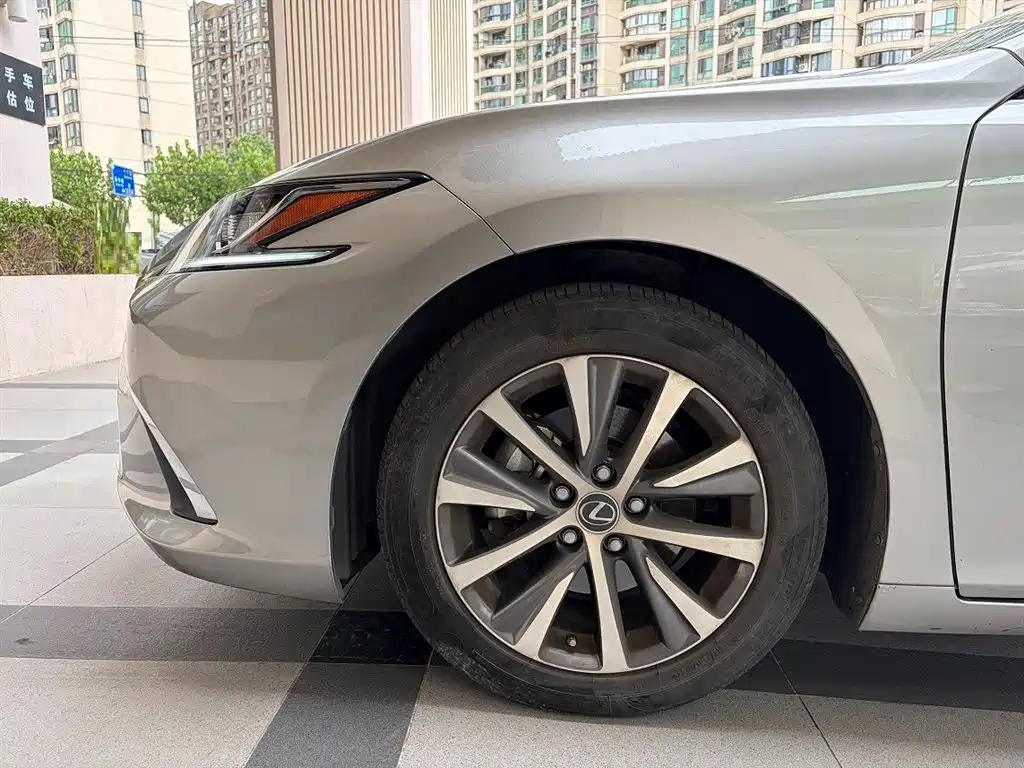 Lexus ES — миниатюра 12