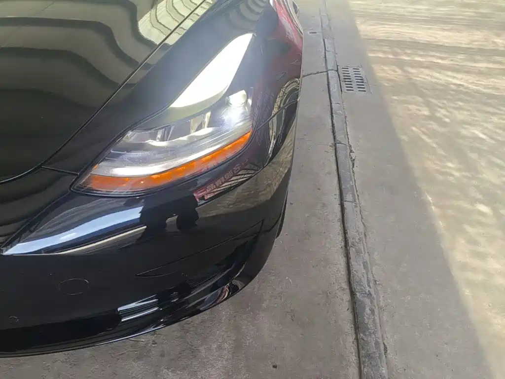Tesla Model 3 — миниатюра 24
