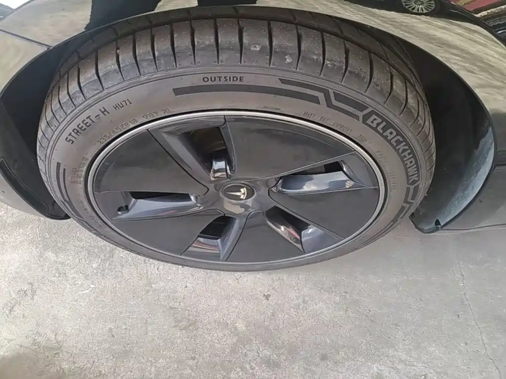 Tesla Model 3 — миниатюра 23