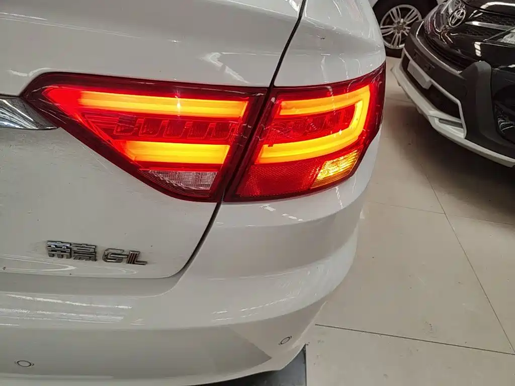 Geely Emgrand GL — миниатюра 8