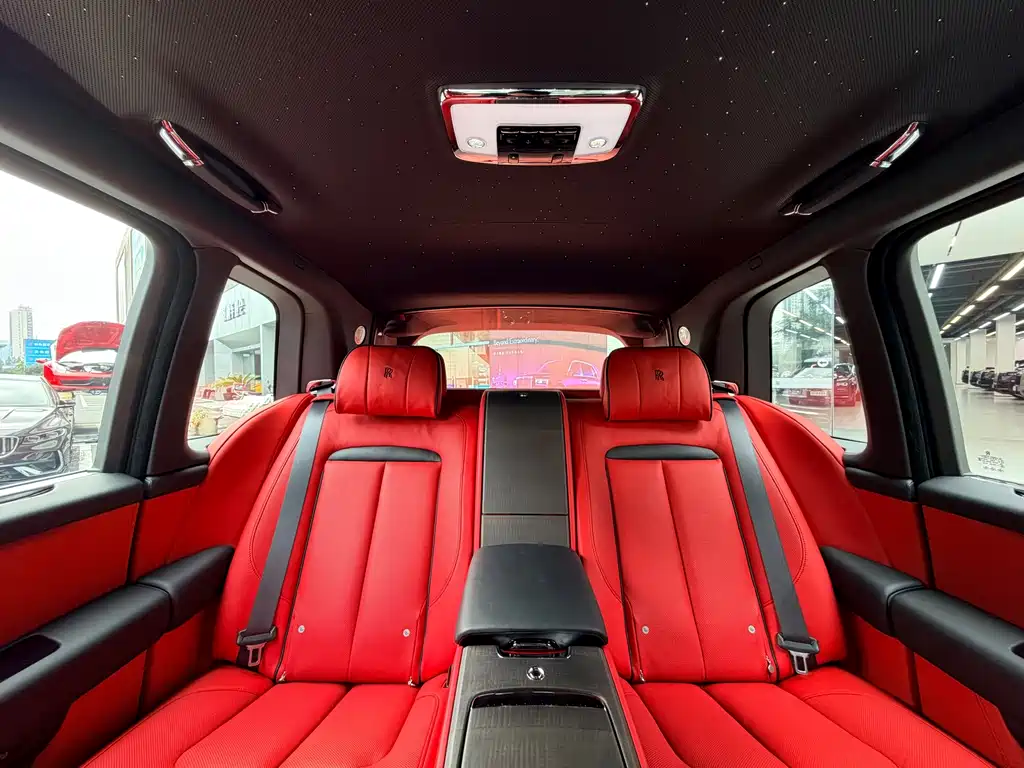 Rolls-Royce Cullinan — миниатюра 8