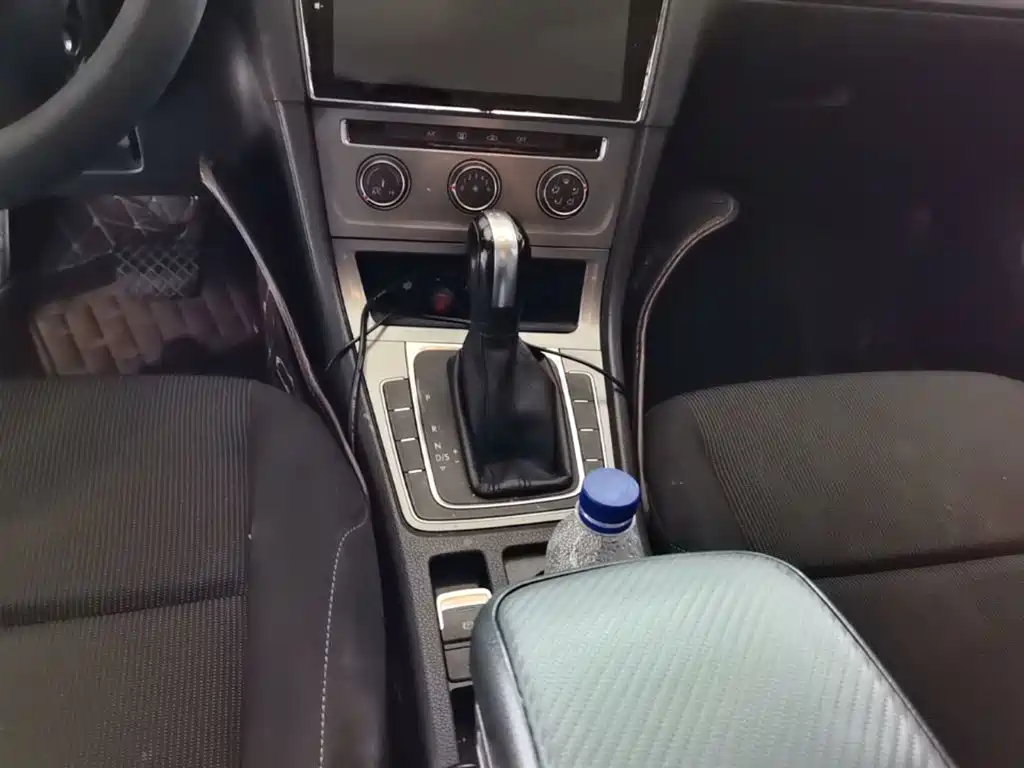 Volkswagen Golf — миниатюра 14