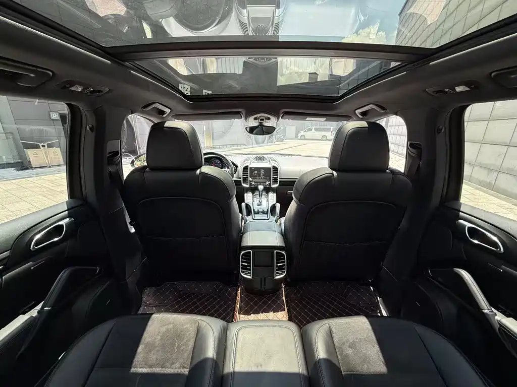 Porsche Cayenne — миниатюра 26