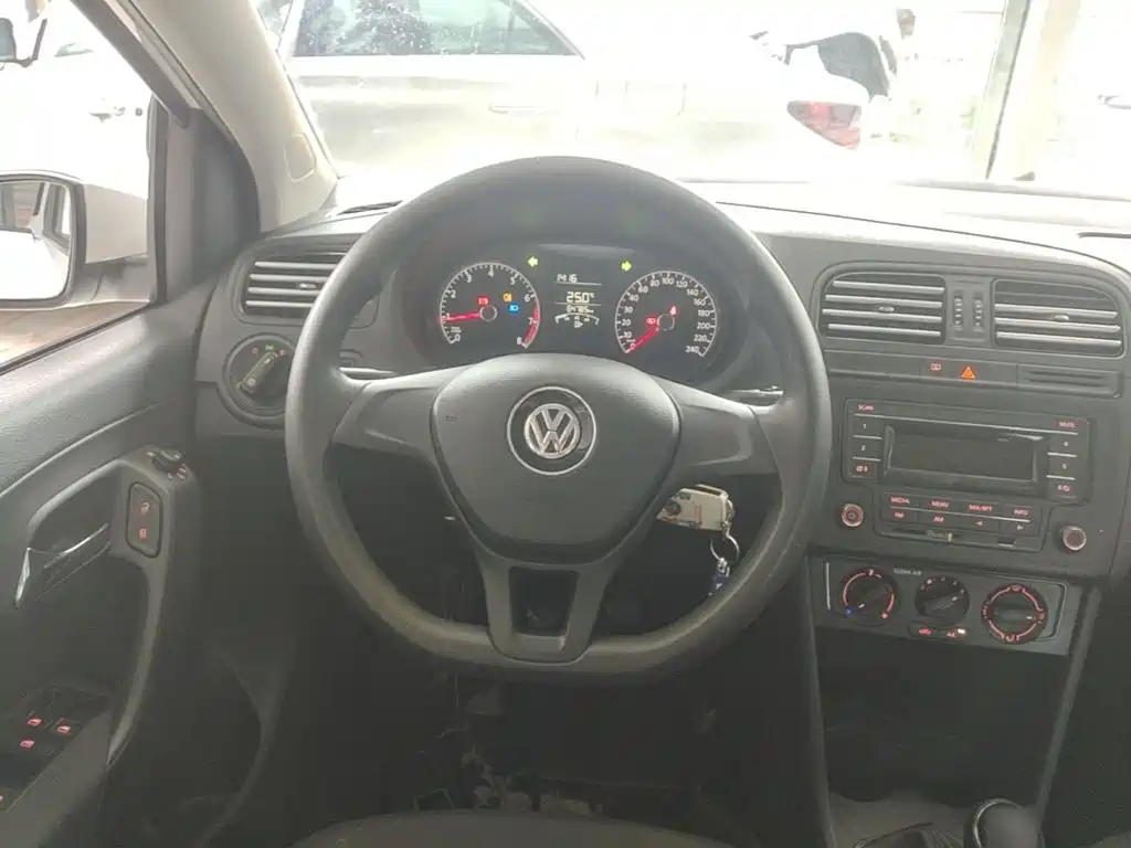 Volkswagen Polo — миниатюра 11