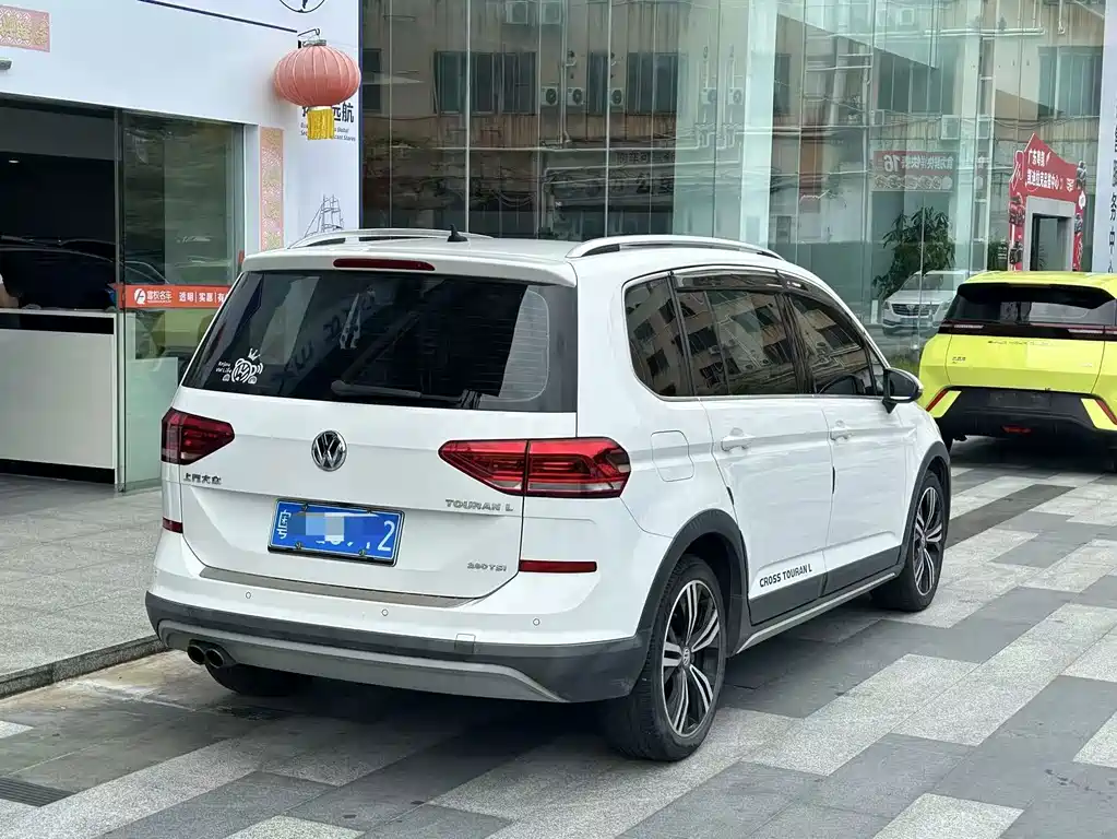 Volkswagen Touran — миниатюра 4