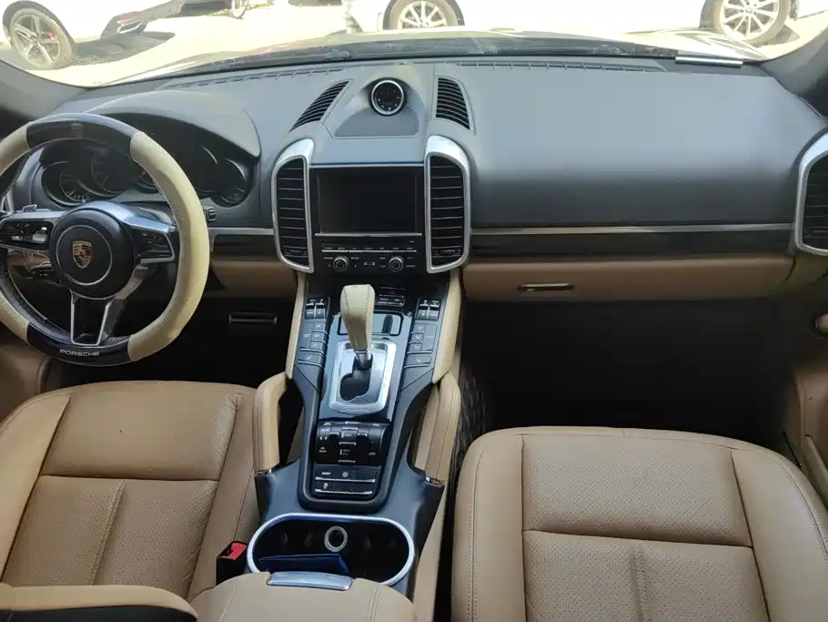 Porsche Cayenne — миниатюра 12