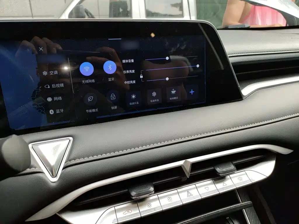 Venucia V — миниатюра 6