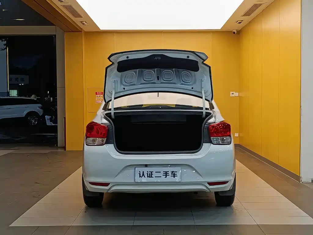 Hyundai Verna - фото 27