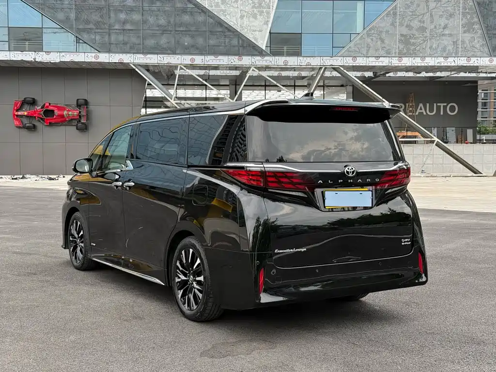 Toyota Alphard — миниатюра 4
