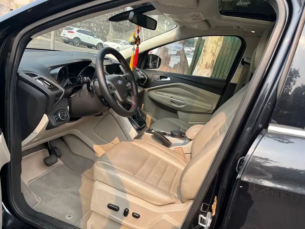 Ford Kuga — миниатюра 7