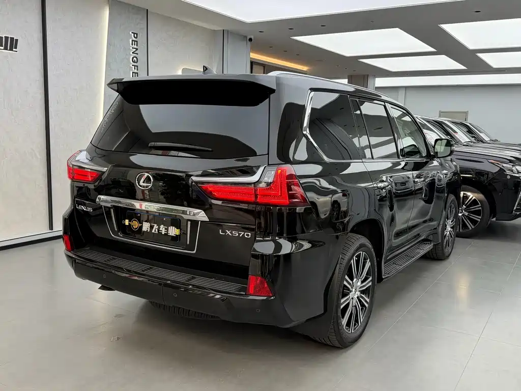 Lexus LX — миниатюра 21