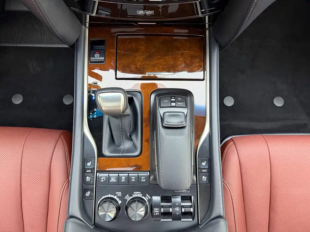 Lexus LX — миниатюра 11