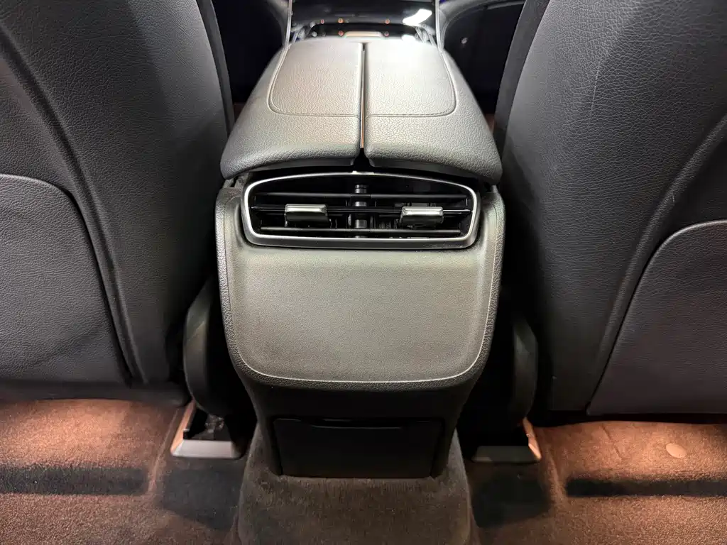 Mercedes-Benz EQE SUV — миниатюра 21