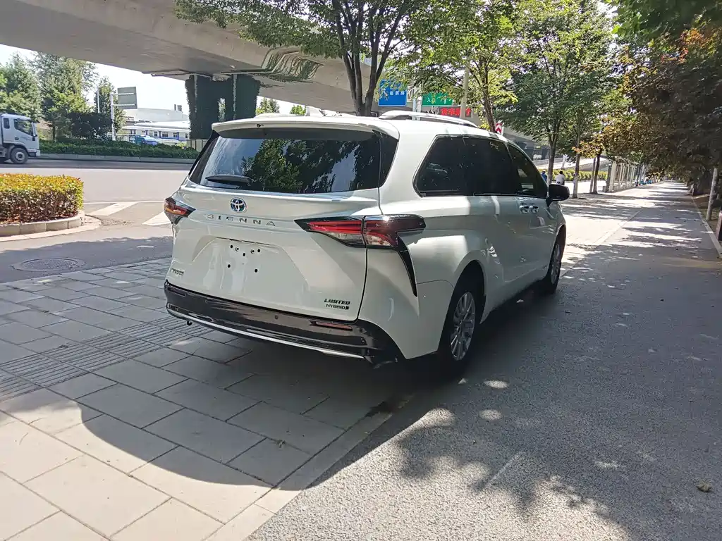 Toyota Sienna 2021 2.5L Luxury