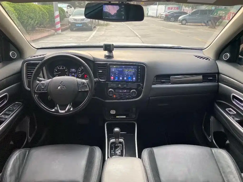 Mitsubishi Outlander — миниатюра 5