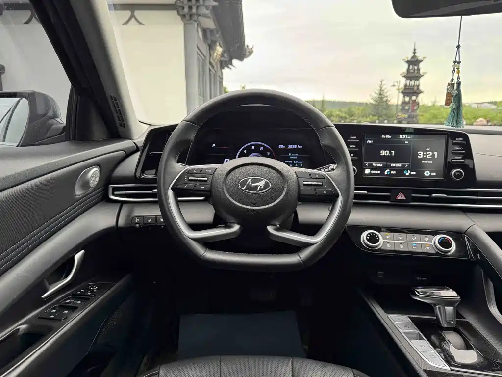 Hyundai Elantra — миниатюра 16