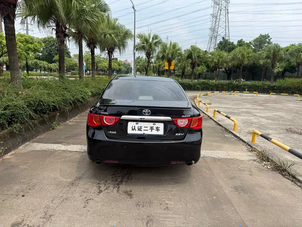 Toyota Reiz — миниатюра 5