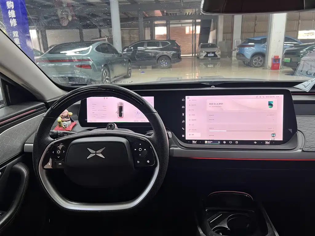 XPeng P7 — миниатюра 11