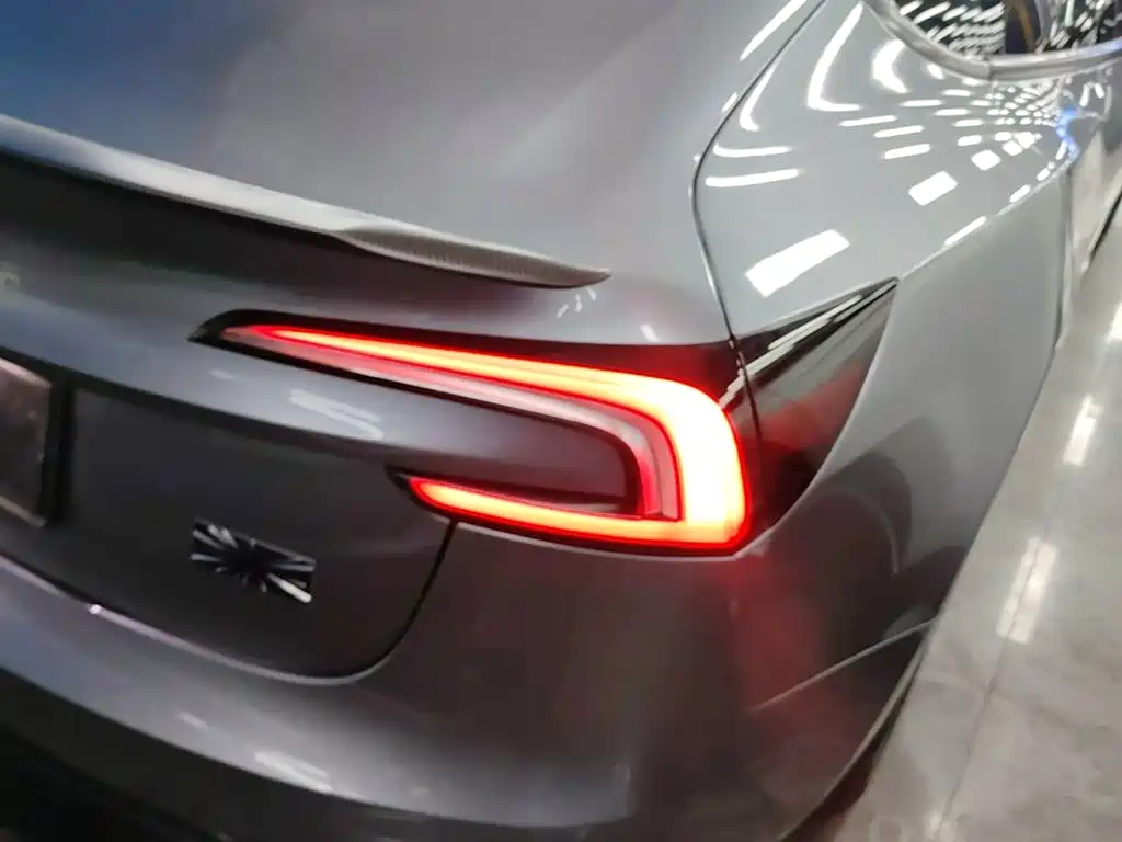 Tesla Model 3 — миниатюра 8