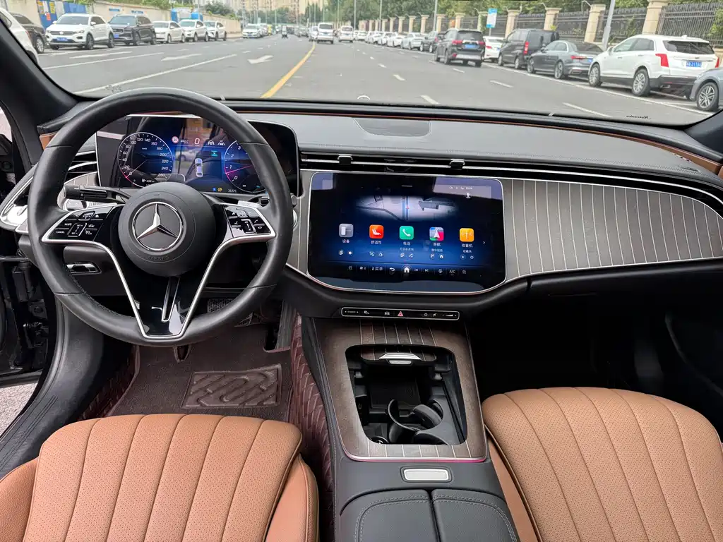 Mercedes-Benz E-Class — миниатюра 12