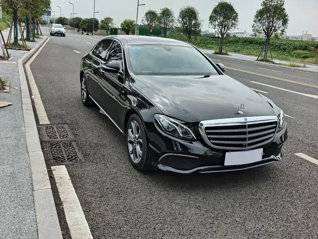 Mercedes-Benz E-Class — миниатюра 3