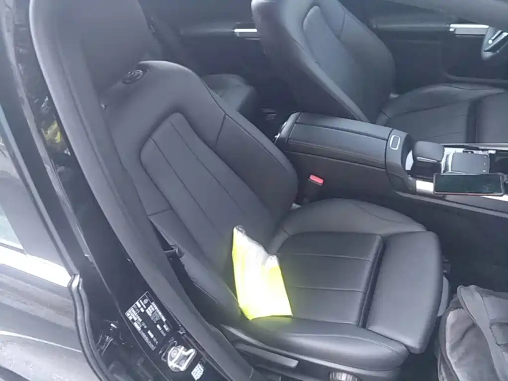 Mercedes-Benz GLB — миниатюра 25