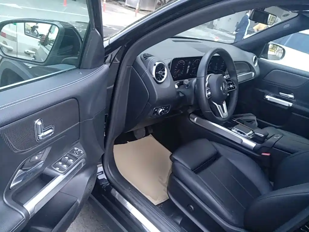 Mercedes-Benz GLB — миниатюра 16