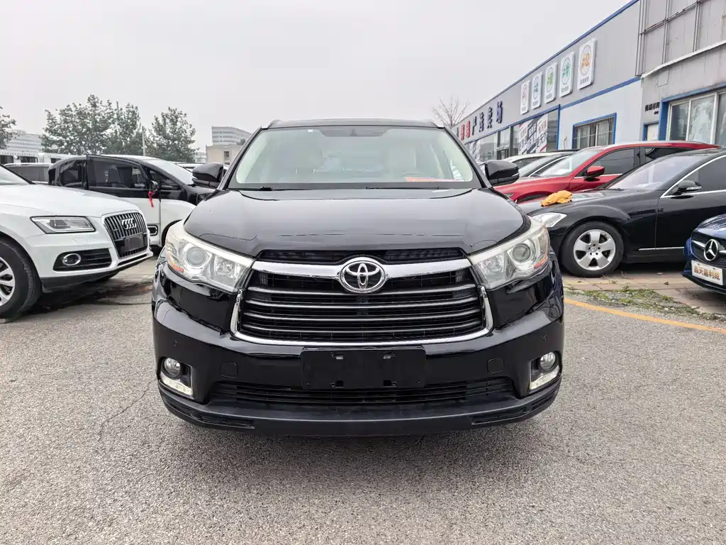 Toyota Highlander 2015 2.0T Luxury 7 мест