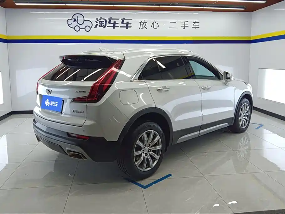 CADILLAC XT4
