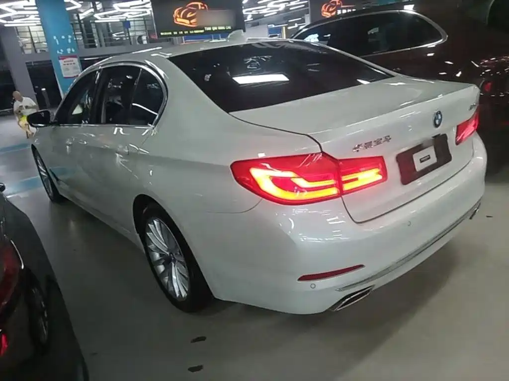 BMW 5 Series — миниатюра 5