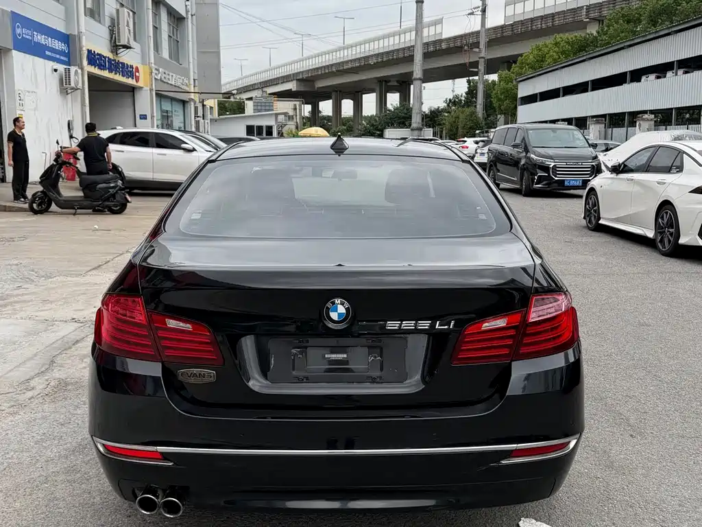 BMW 5 Series — миниатюра 8
