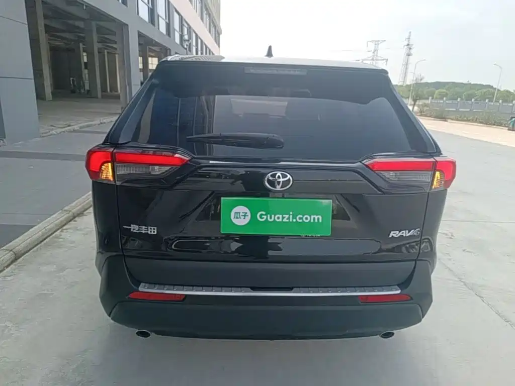 Toyota RAV4 — миниатюра 6