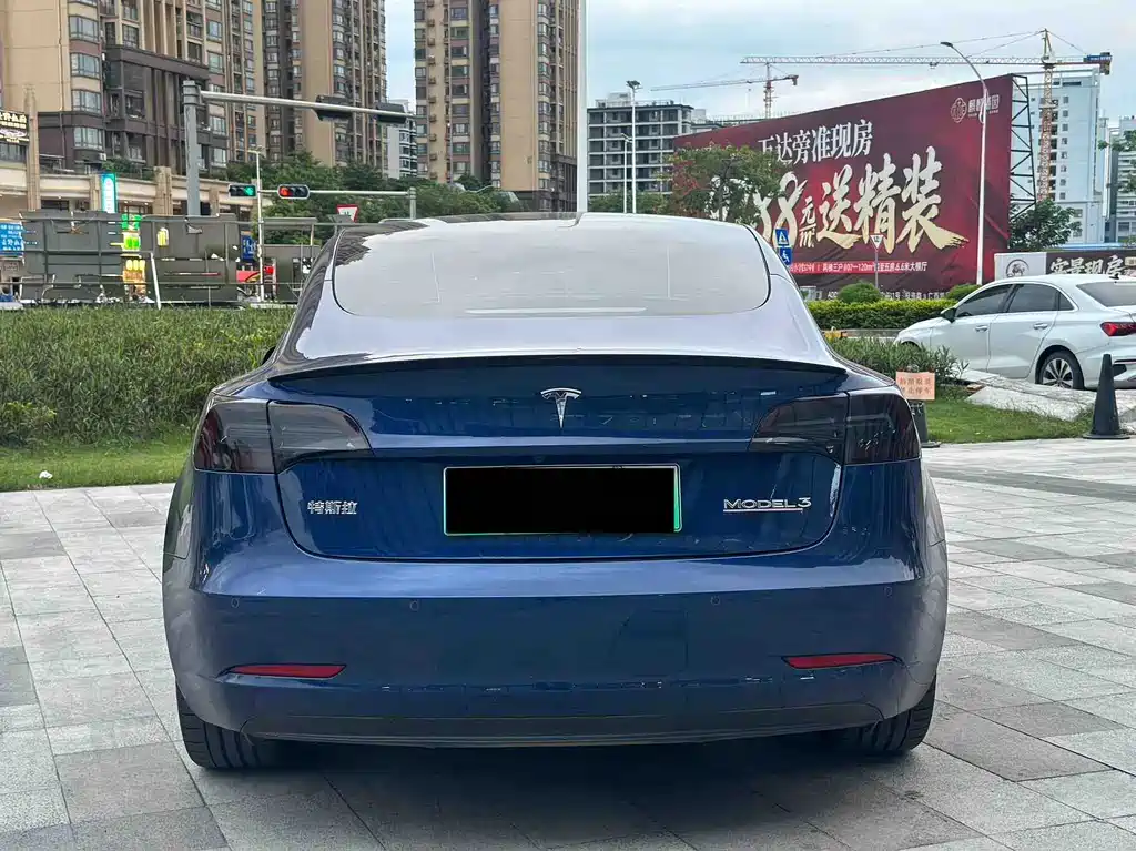 Tesla Model 3 — миниатюра 8