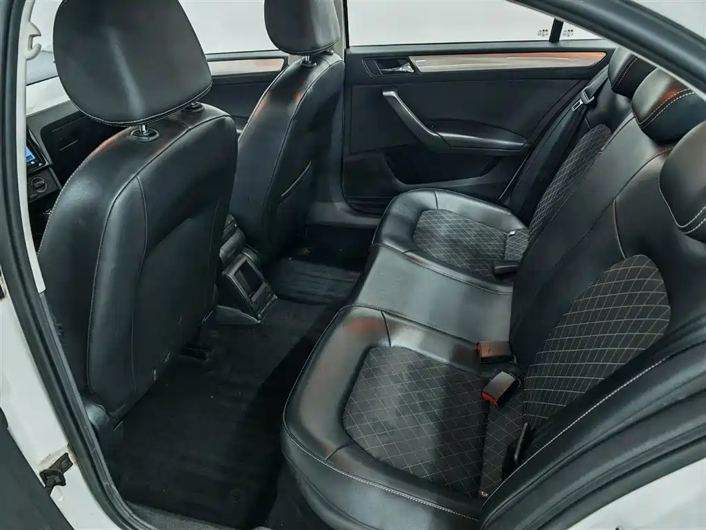 Skoda Rapid — миниатюра 11