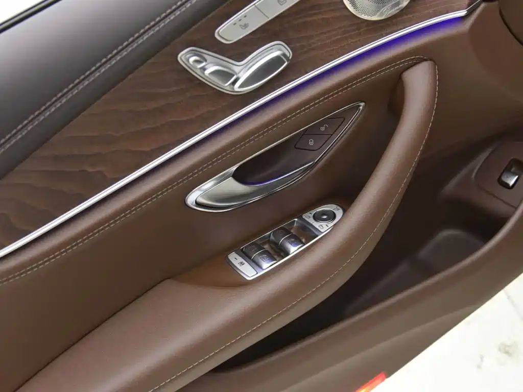 Mercedes-Benz E-Class — миниатюра 11