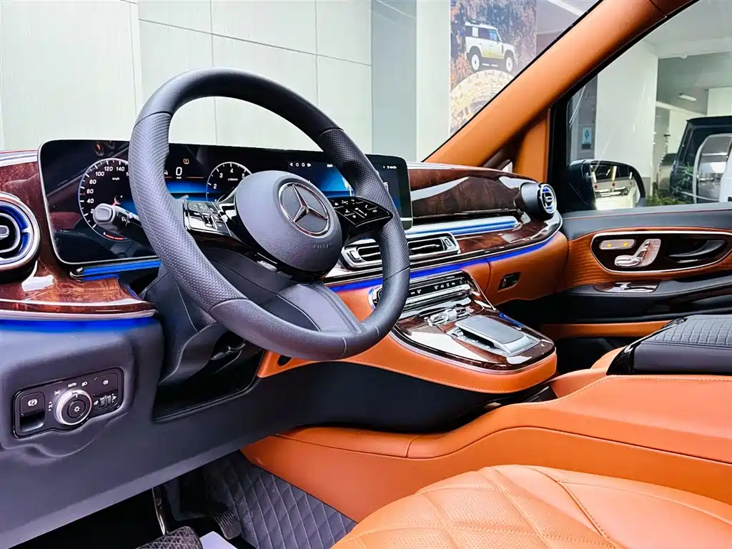 Mercedes-Benz Vito 2024 2.0T 7 мест