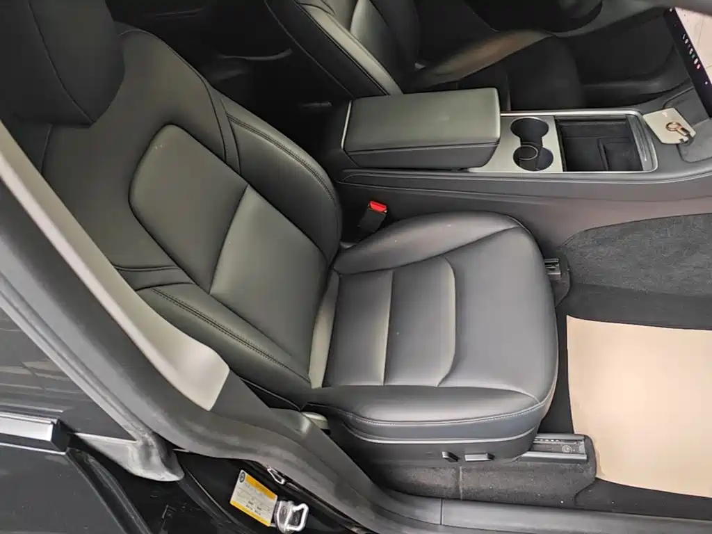 Tesla Model Y — миниатюра 25