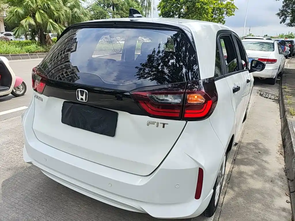 Honda Fit — миниатюра 7
