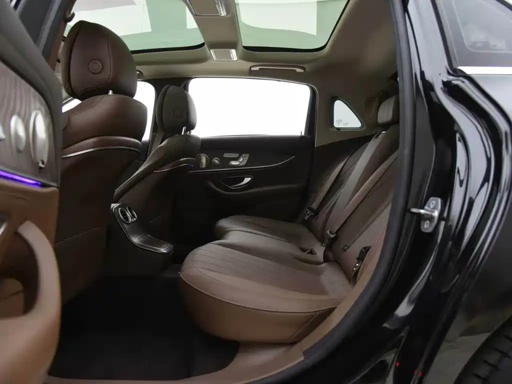 Mercedes-Benz E-Class — миниатюра 9