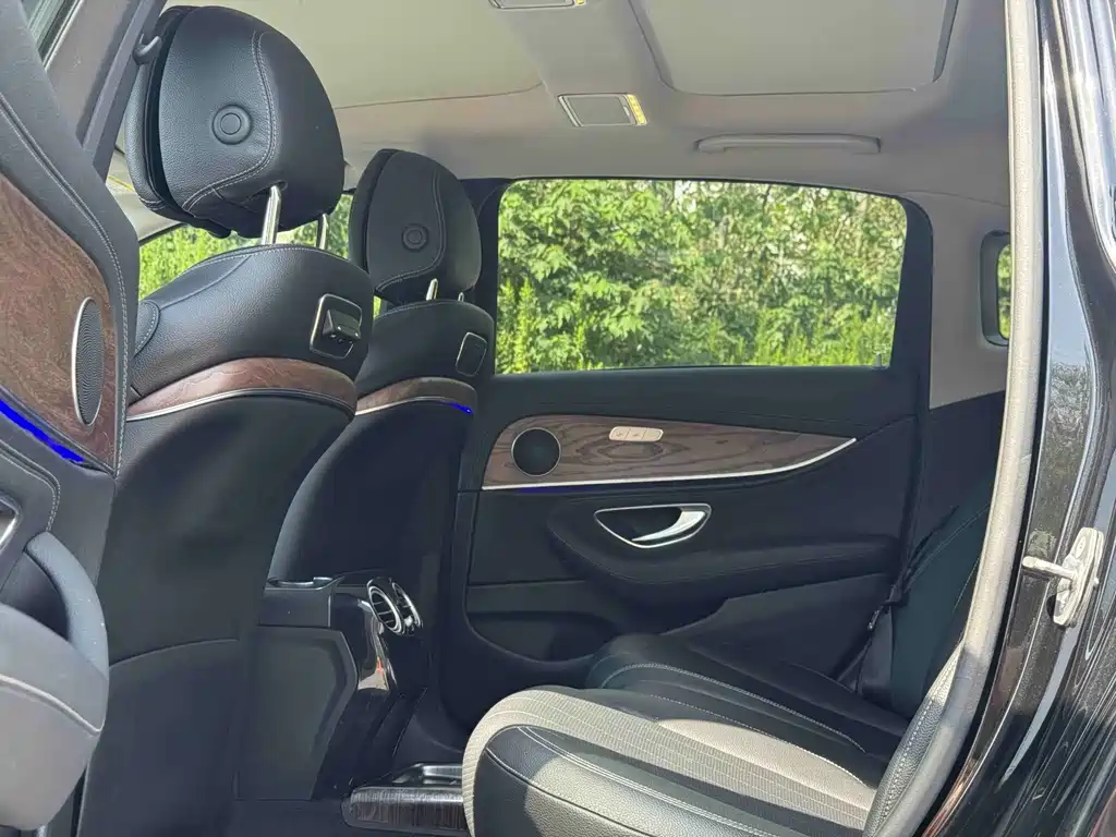 Mercedes-Benz E-Class — миниатюра 8