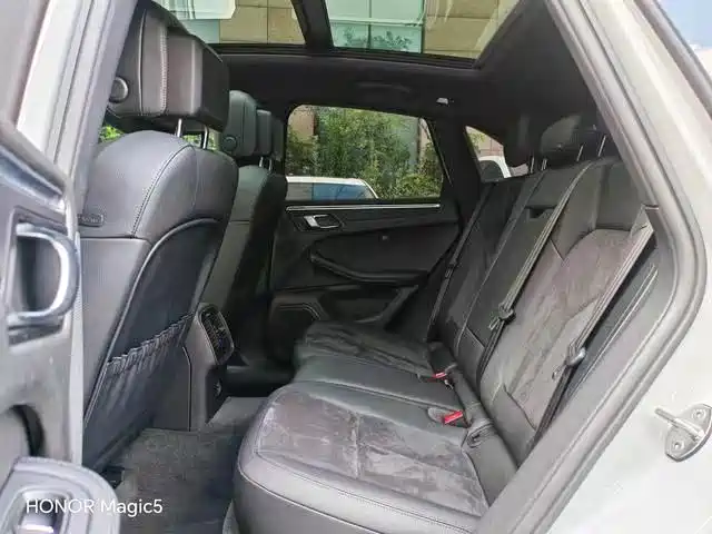 Porsche Macan — миниатюра 12