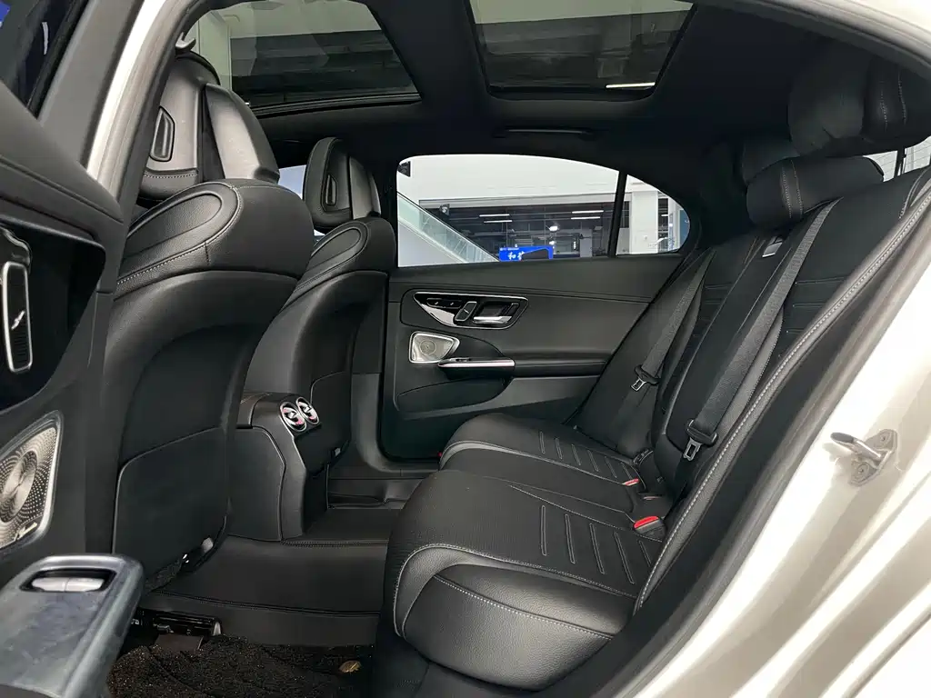 Mercedes-Benz C-Class — миниатюра 8
