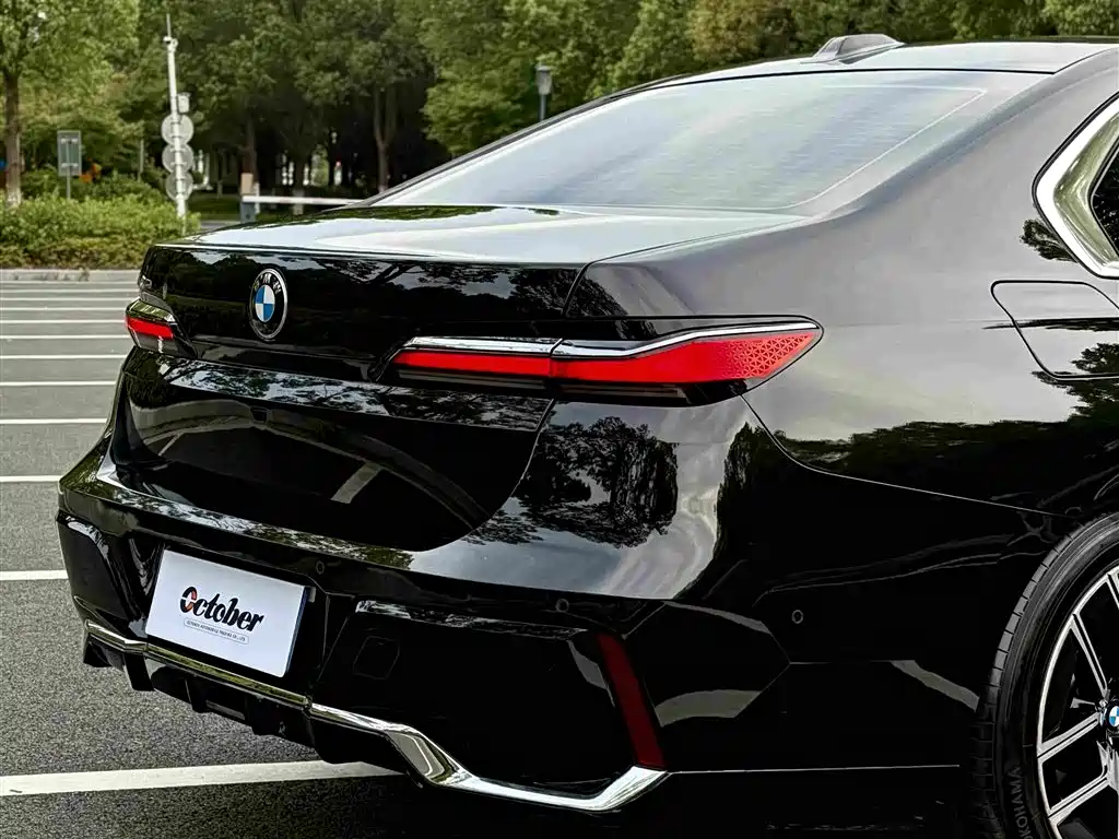 BMW 7 Series — миниатюра 4