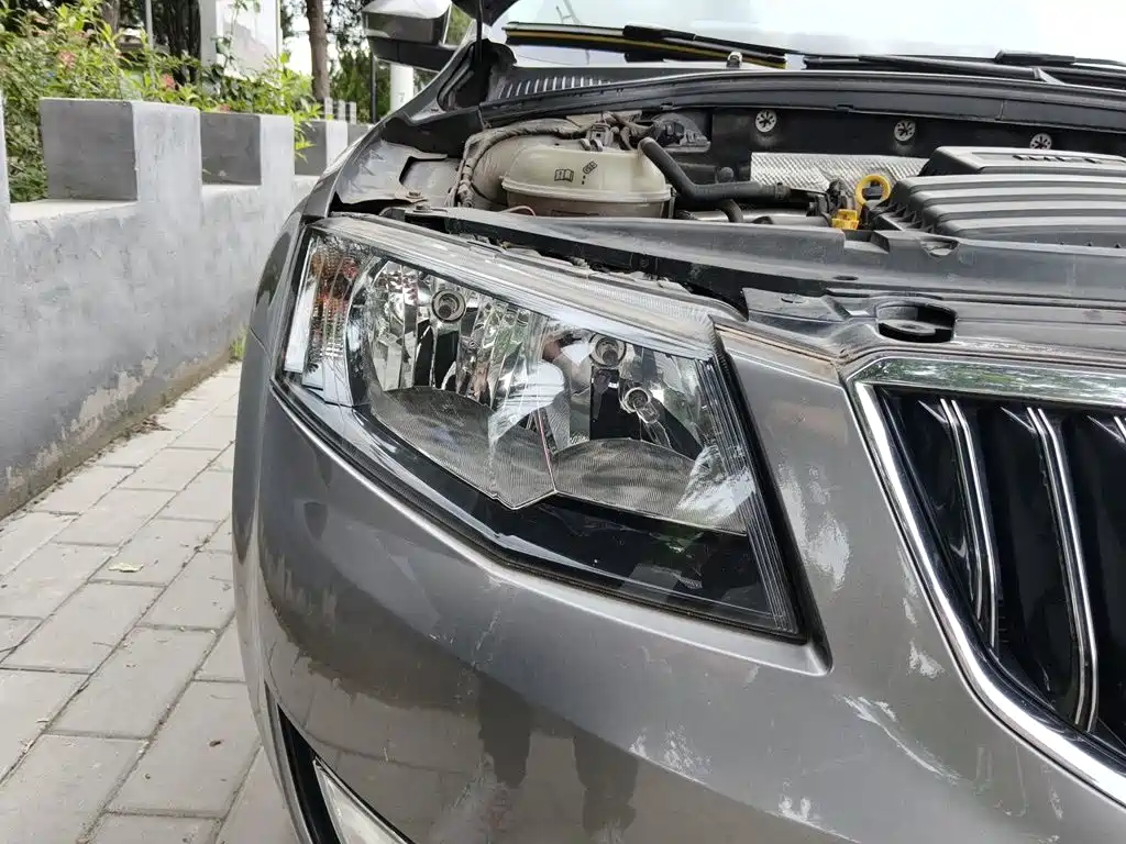 Skoda Octavia 2015 1.6L MT