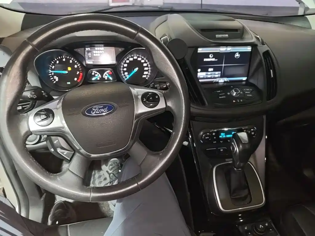 Ford Kuga — миниатюра 10